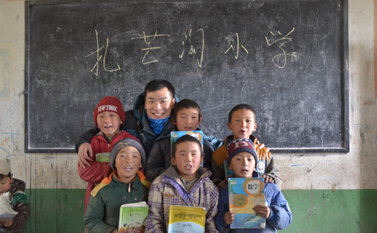 羅萊家紡愛傳西部“被”感溫暖 捐贈物資現場報道(2)