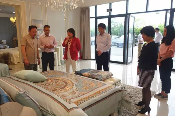 中國家紡協(xié)會赴江蘇悅達集團參觀學習