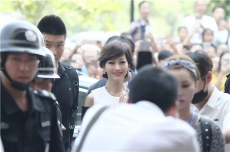 �w��֥�@�G���಩��Ҽ�����ɼ���W���R˹���u��������F(xi��n)��(ch��ng)