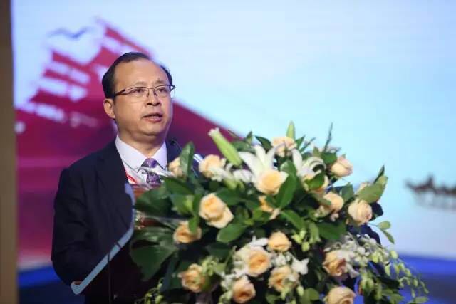 鋪就創(chuàng)新、綠色、可持續(xù)發(fā)展的新絲路!2017“一帶一路”紡織服裝產(chǎn)業(yè)發(fā)展論壇在烏魯木齊召開