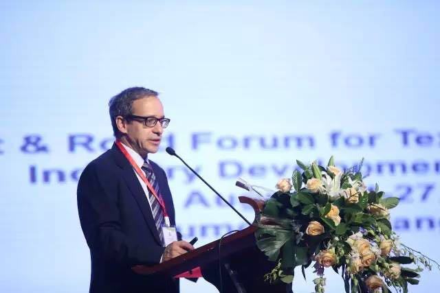 鋪就創(chuàng)新、綠色、可持續(xù)發(fā)展的新絲路!2017“一帶一路”紡織服裝產(chǎn)業(yè)發(fā)展論壇在烏魯木齊召開