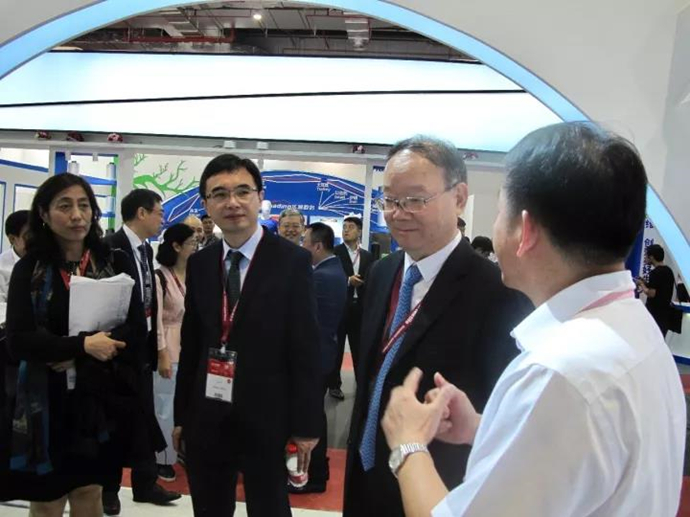 ���@��������L�����м����＾չ���_Ļ