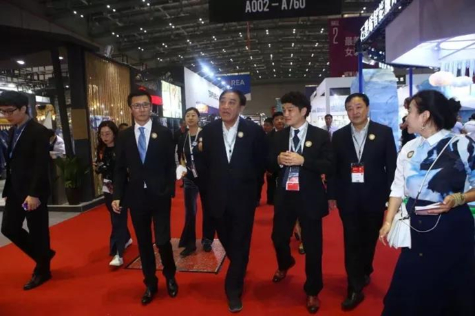 ���@��������L�����м����＾չ���_Ļ