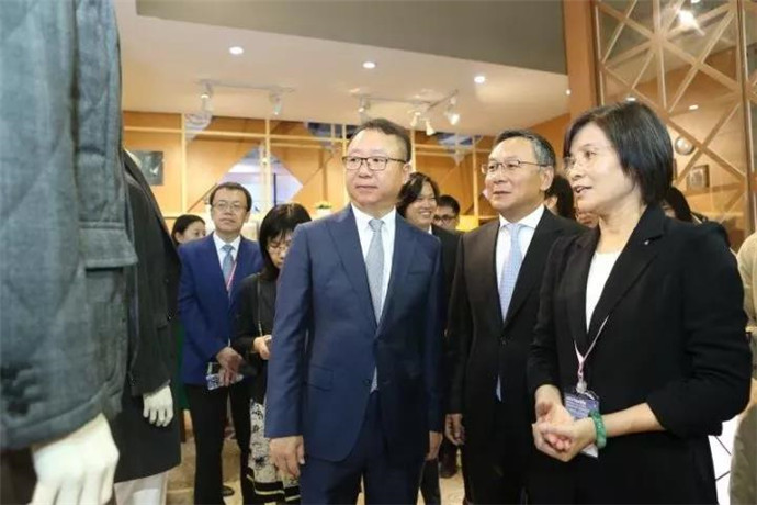 ���@��������L�����м����＾չ���_Ļ