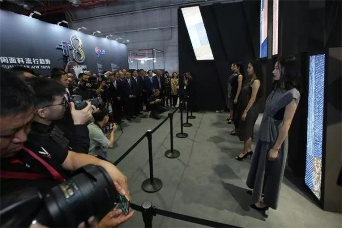 ���@��������L�����м����＾չ���_Ļ