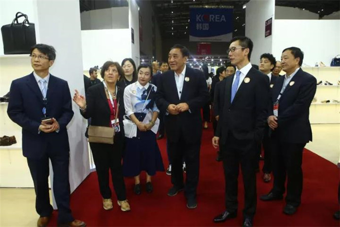 ���@��������L�����м����＾չ���_Ļ