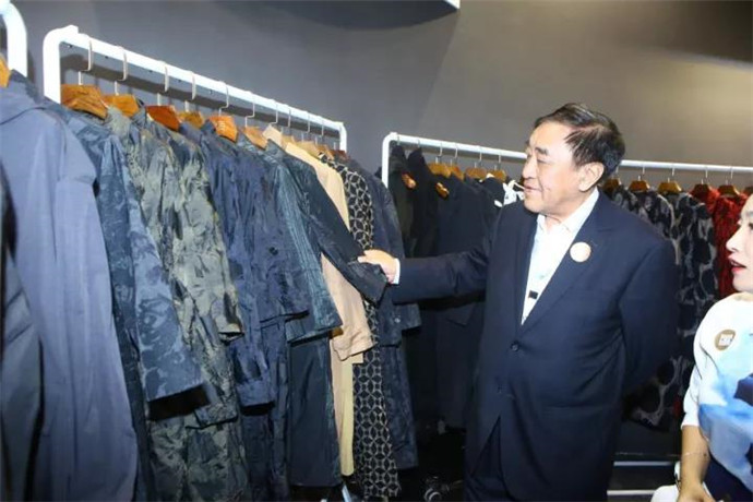 ���@��������L�����м����＾չ���_Ļ