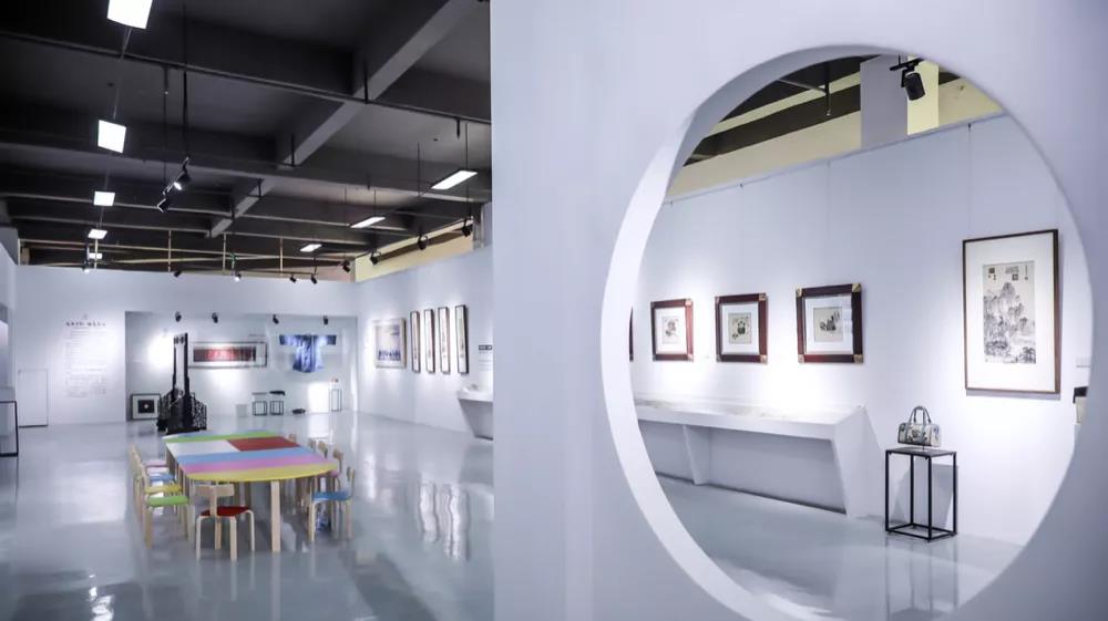 ��ˇ�������I�Gɫ�r��--2021�������H�鼏���[���_Ļ�ڼ�